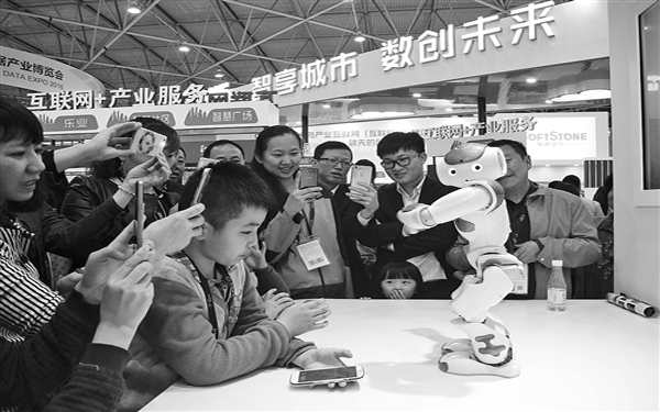 专家：大数据正成为促进经济转型新动能