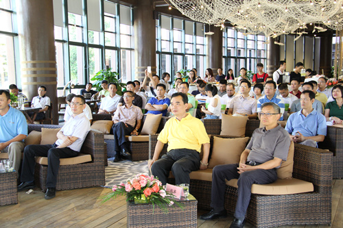 海南互联网+众创中心邀请导师为企业一对一辅导