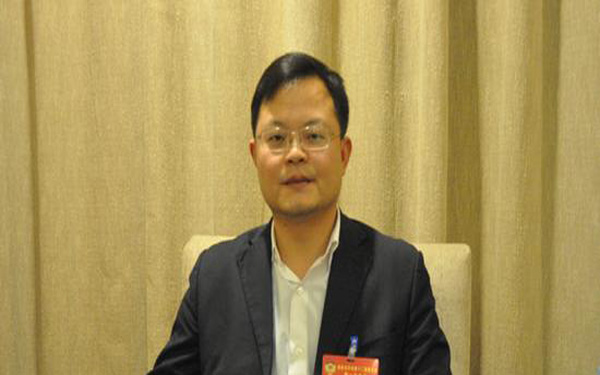 政协委员谢琳：利用“大数据”缓解城市停车难