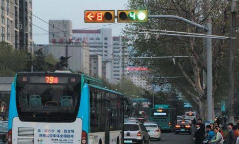大数据让红绿灯变聪明 没车时变红灯，车多时延长绿灯