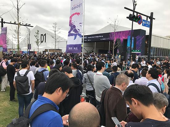 2017云栖大会上的新科技：从虚拟试衣，到专有云拔电工作