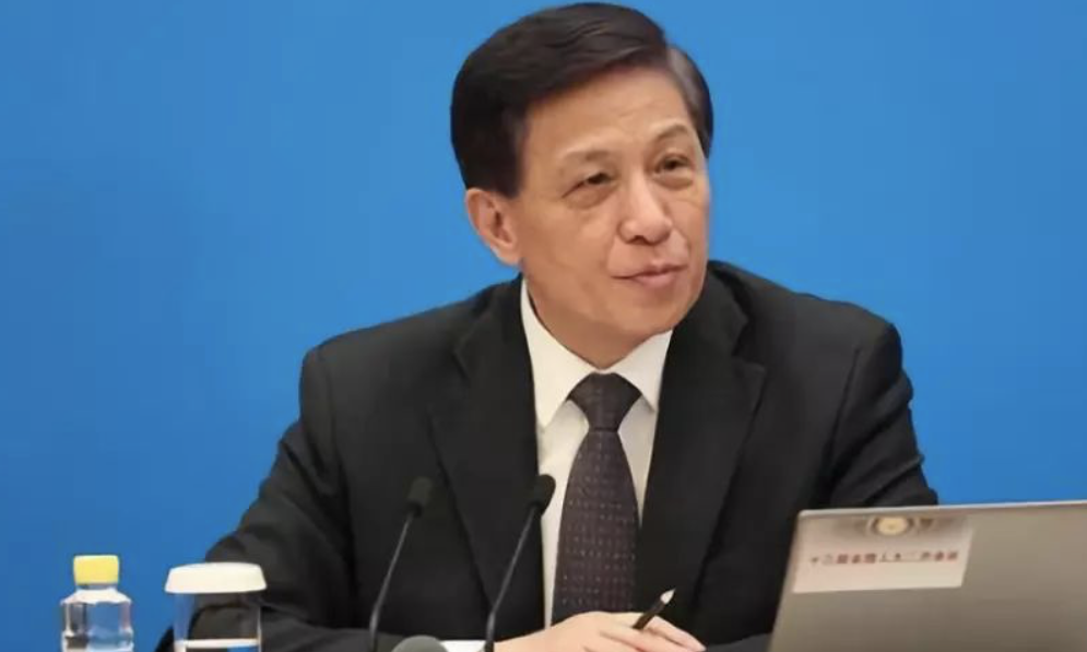 两会热点：人工智能立法