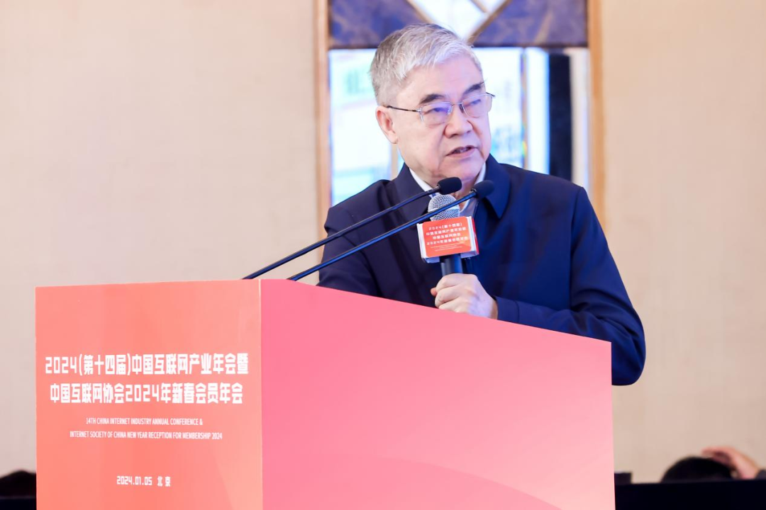 邬贺铨：互联网半甲子，大模型新风口