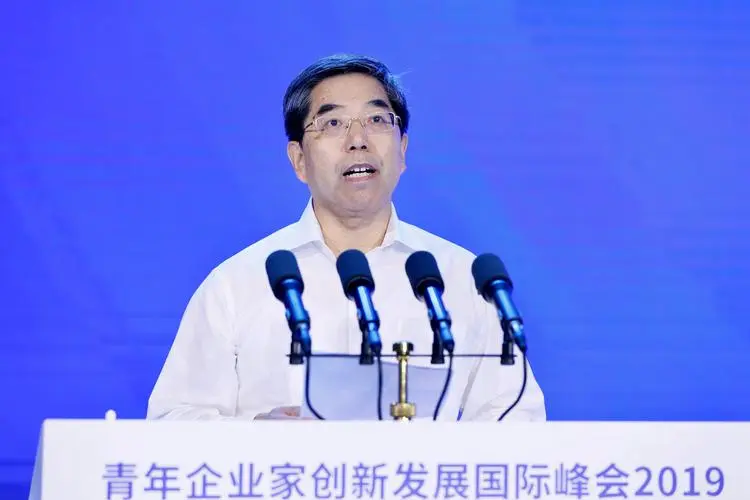马建堂：坚持以改革创新进一步 优化营商环境