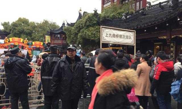 上海豫园新年游人多 大数据助力公安智慧疏导